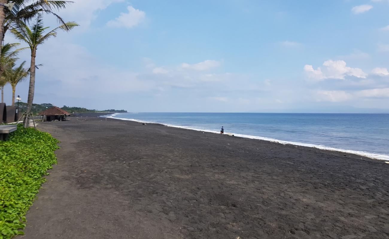 Фото Lepang Beach с серый песок поверхностью