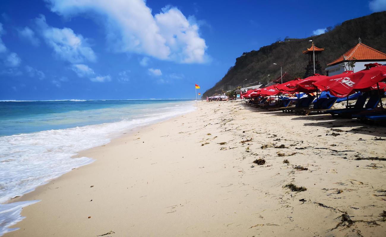 Фото Pandawa Beach с светлый песок поверхностью