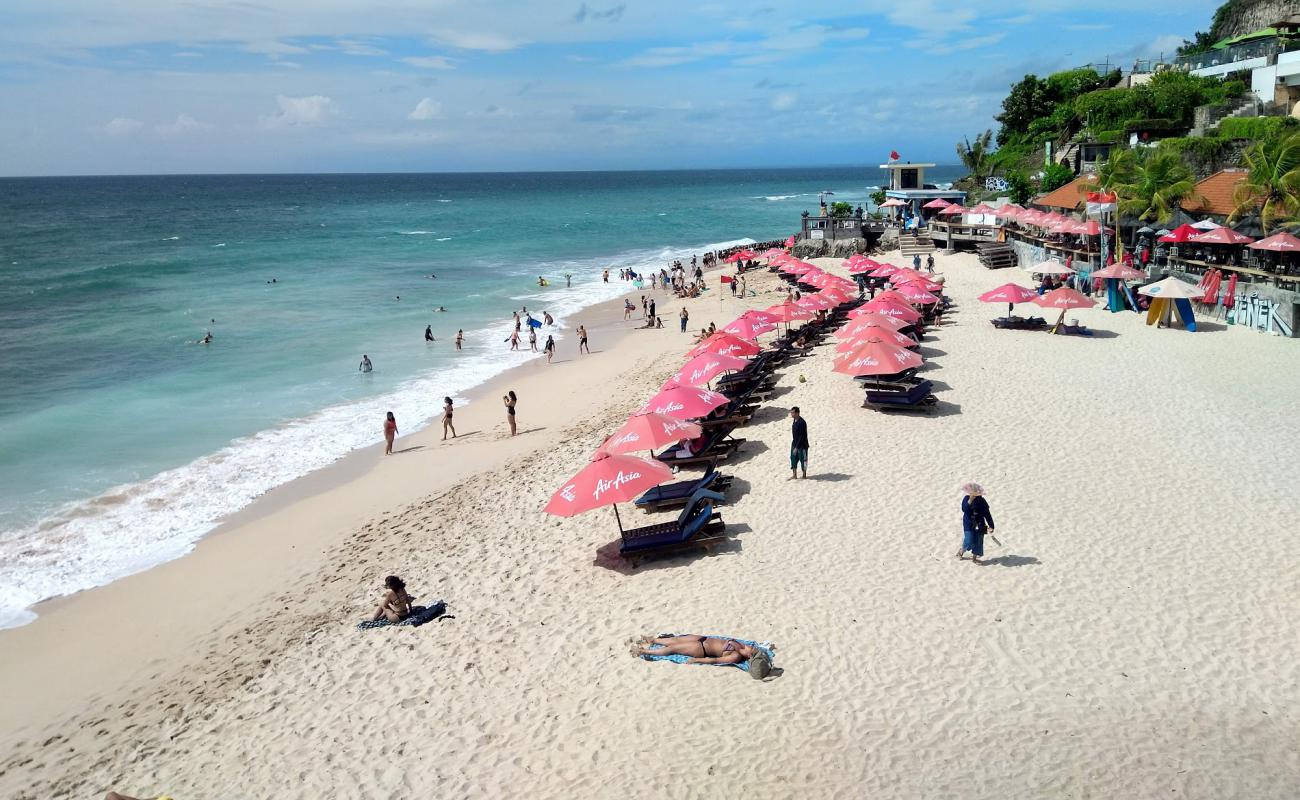 Фото Dreamland Beach с золотистый песок поверхностью