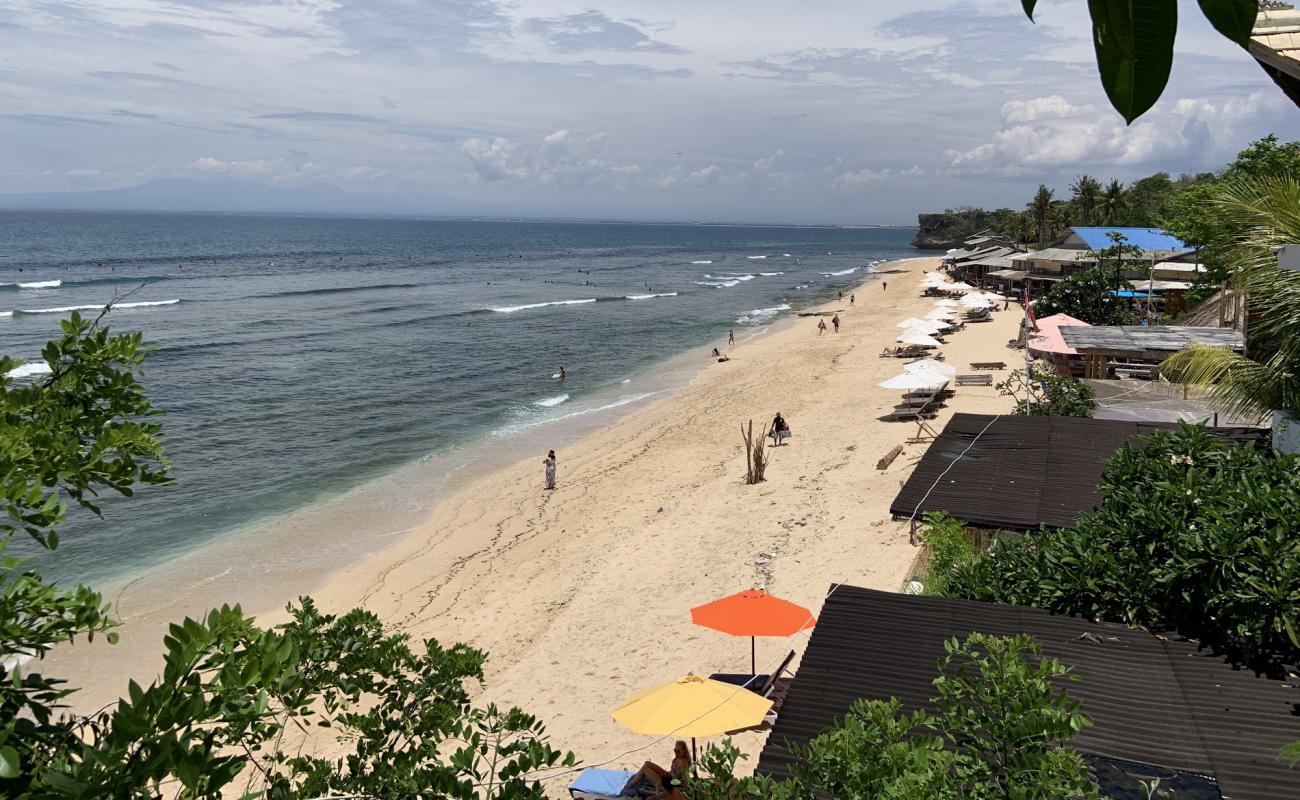 Фото Balangan Beach с светлый песок поверхностью