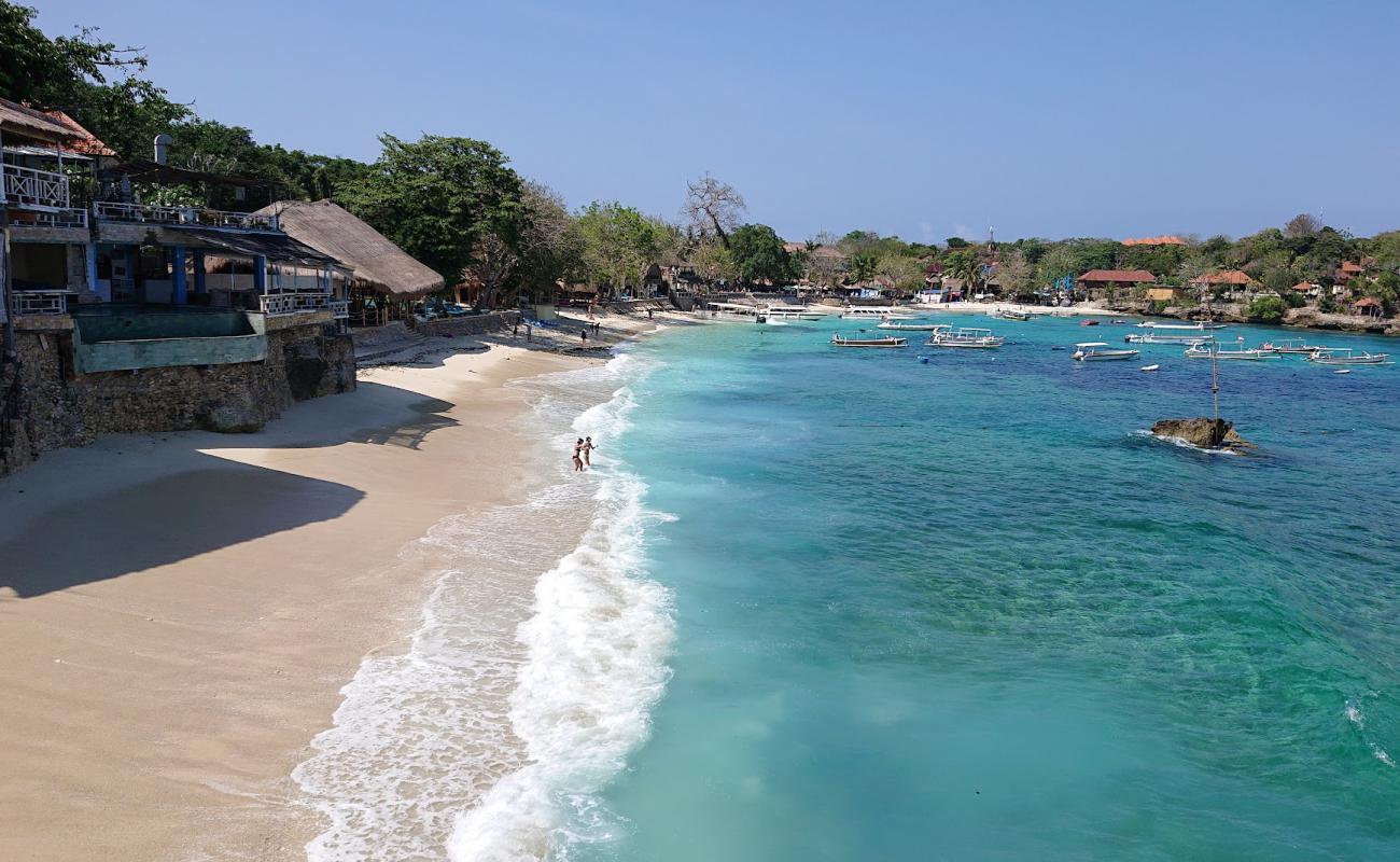 Фото Mushroom Bay Beach с светлый песок поверхностью