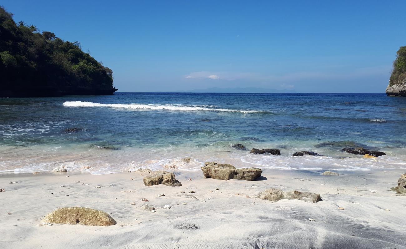 Фото Sebele beach с песок с камнями поверхностью