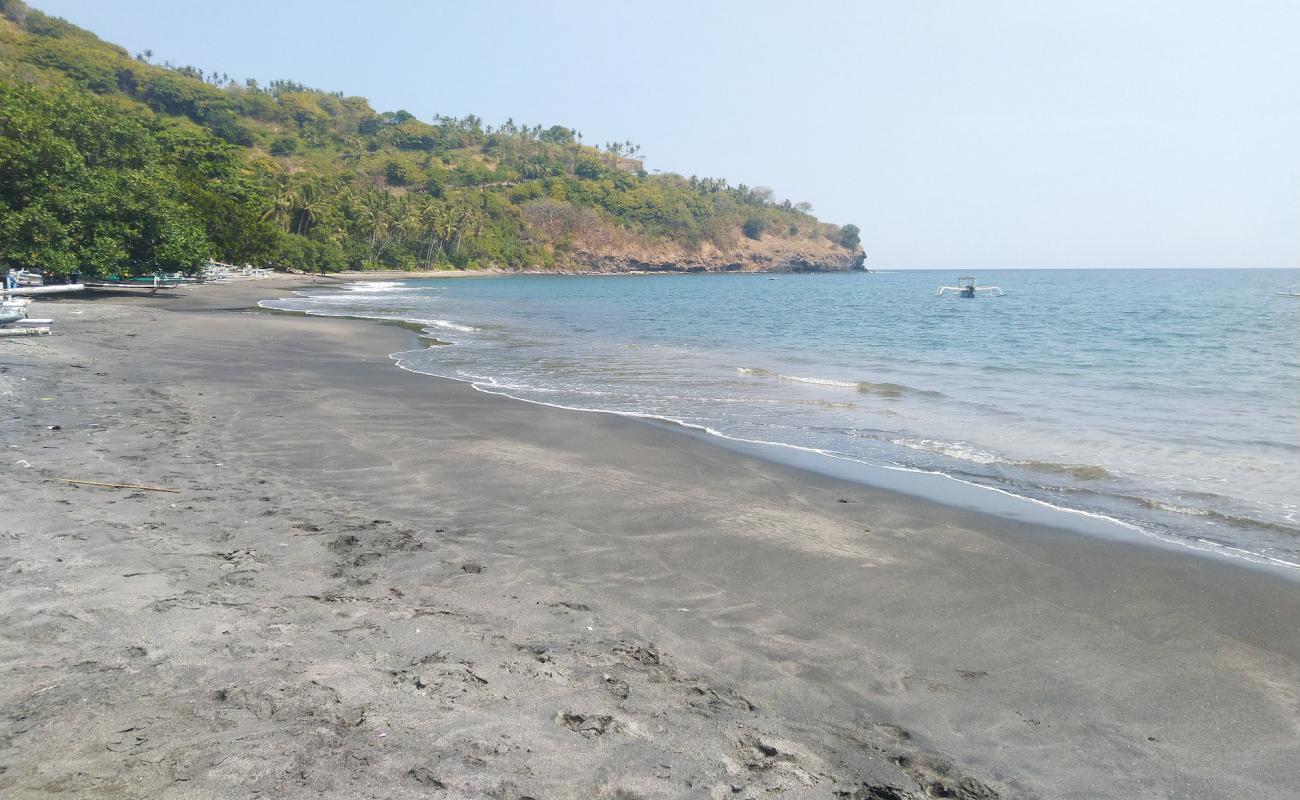 Фото Pantai malimbu с светлый песок поверхностью