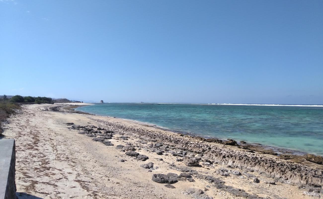 Фото Tabuan Beach с светлый песок поверхностью