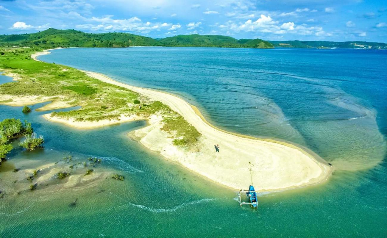 Фото Batu Berang Beach с светлый песок поверхностью