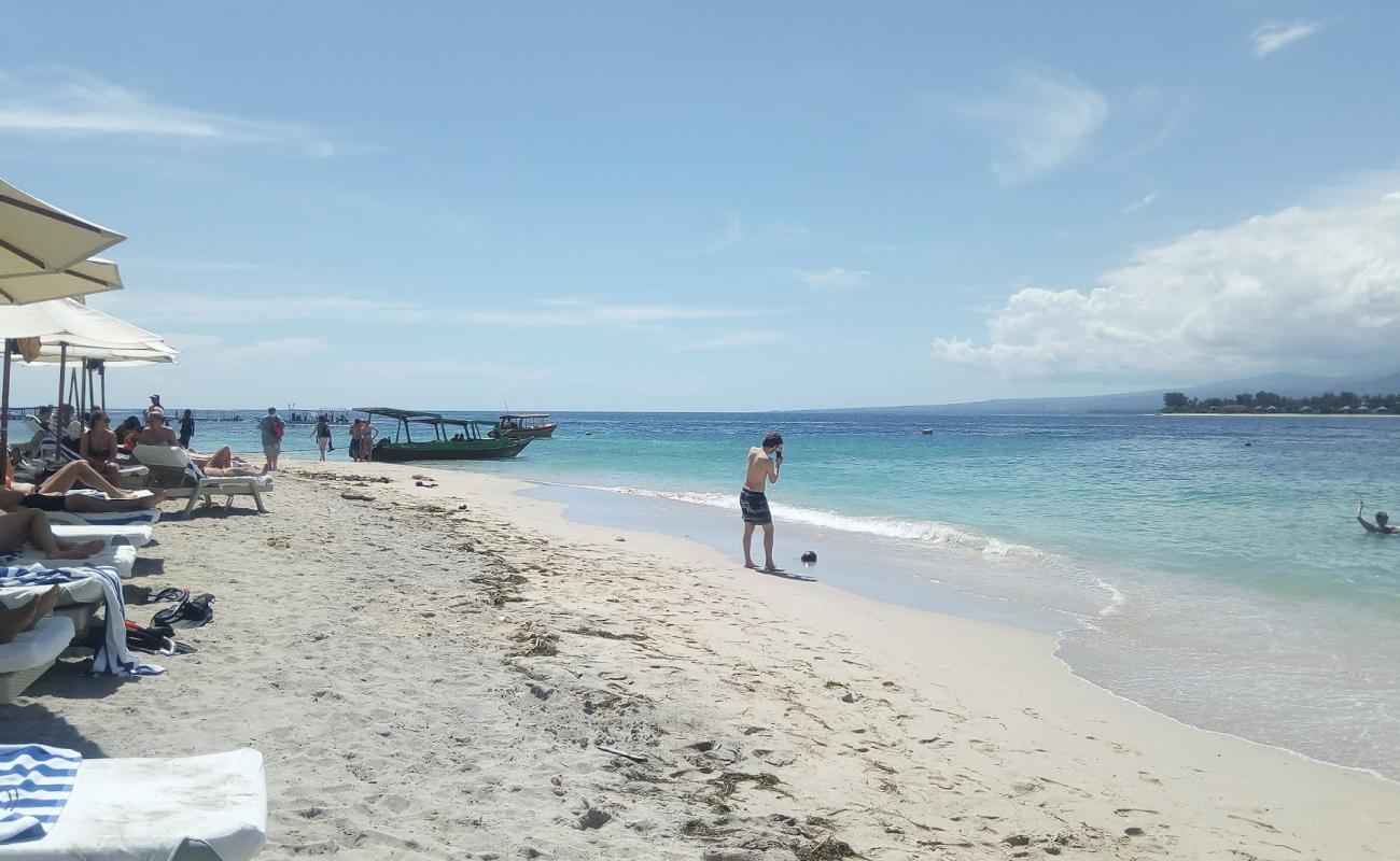 Фото Gili Indah Beach с песок с камнями поверхностью