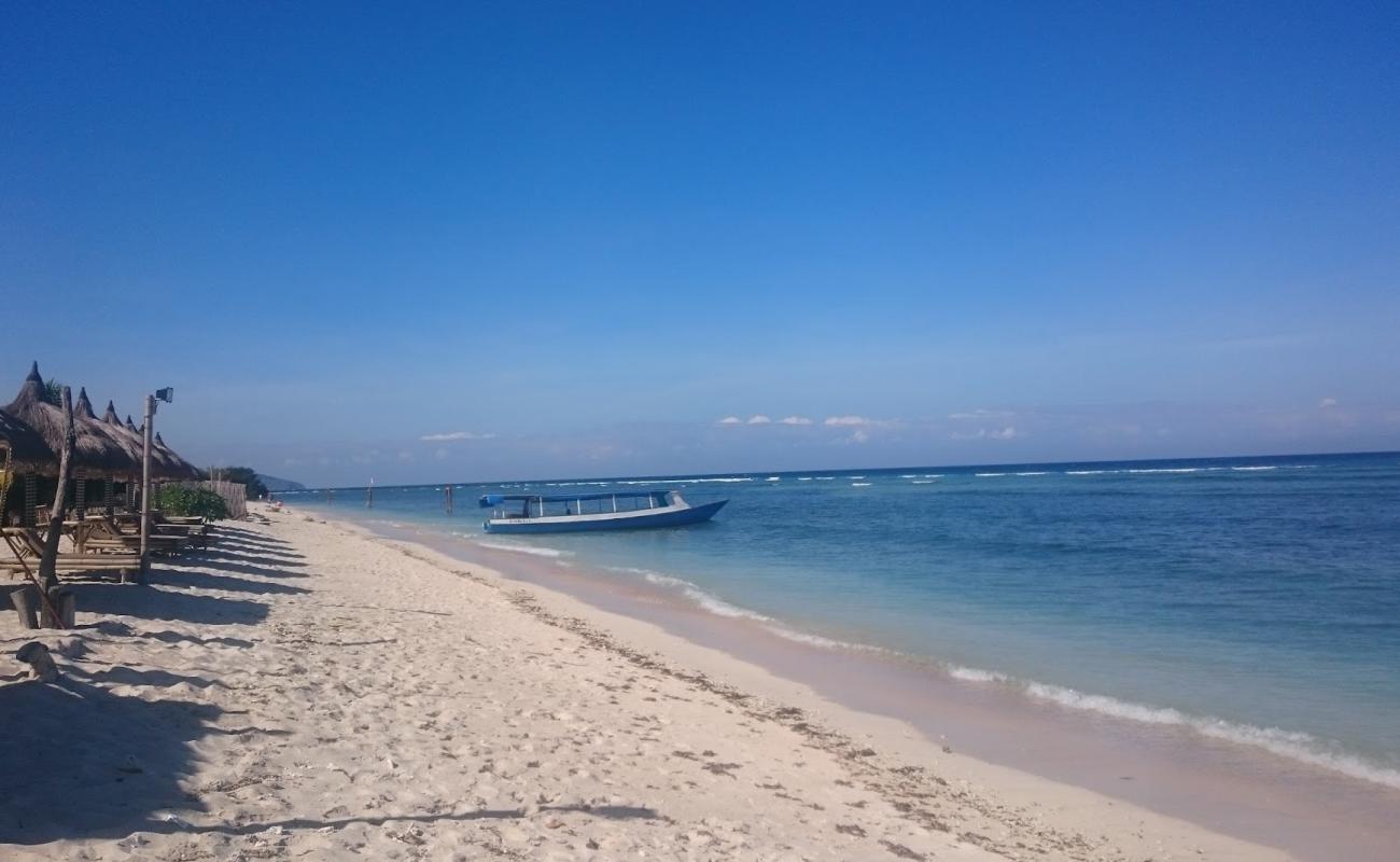 Фото Gili Trawangan Beach II с светлый песок поверхностью