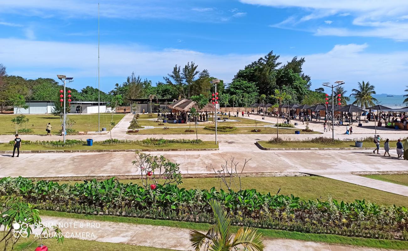 Фото Barelang Melur Beach с светлый песок поверхностью