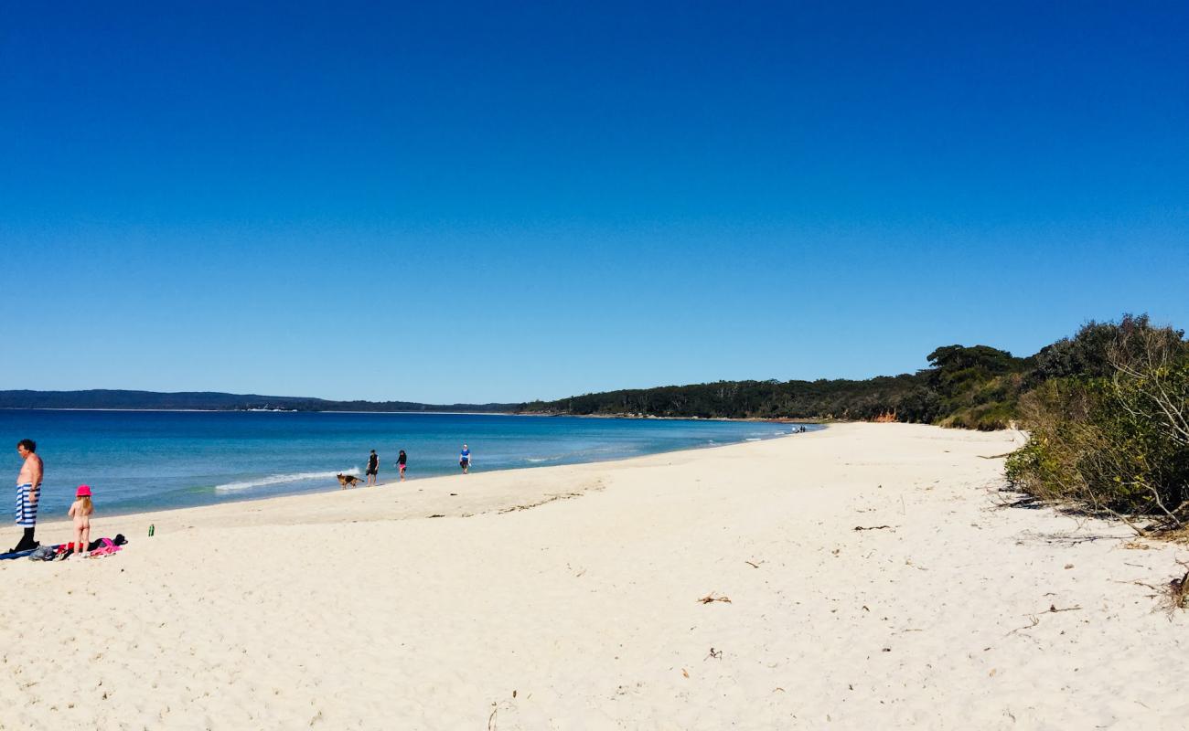 Фото Nelson Beach с золотистый песок поверхностью