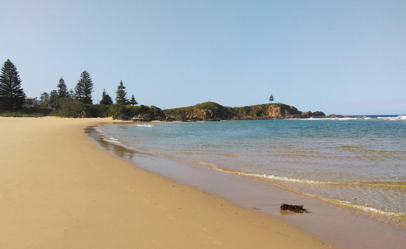 Фото Main Beach с светлый песок поверхностью