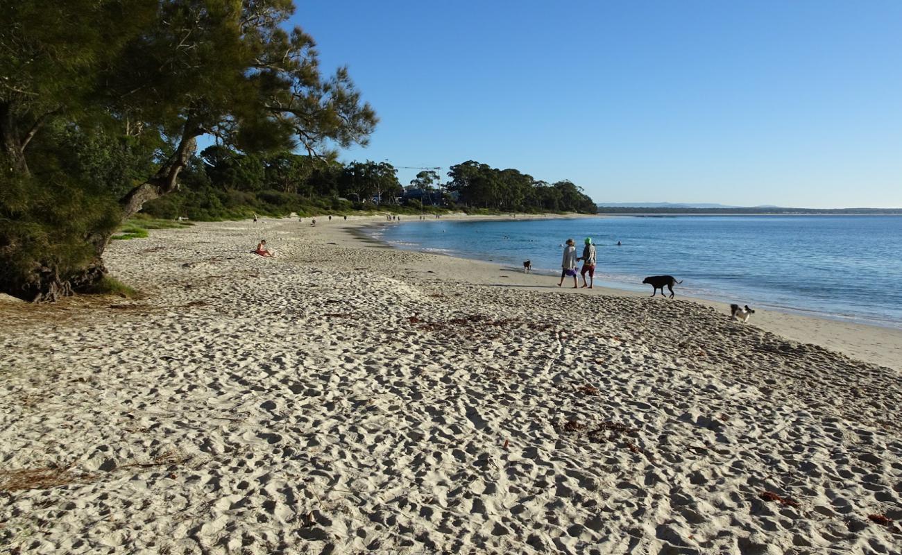 Фото Huskisson Beach с светлый песок поверхностью