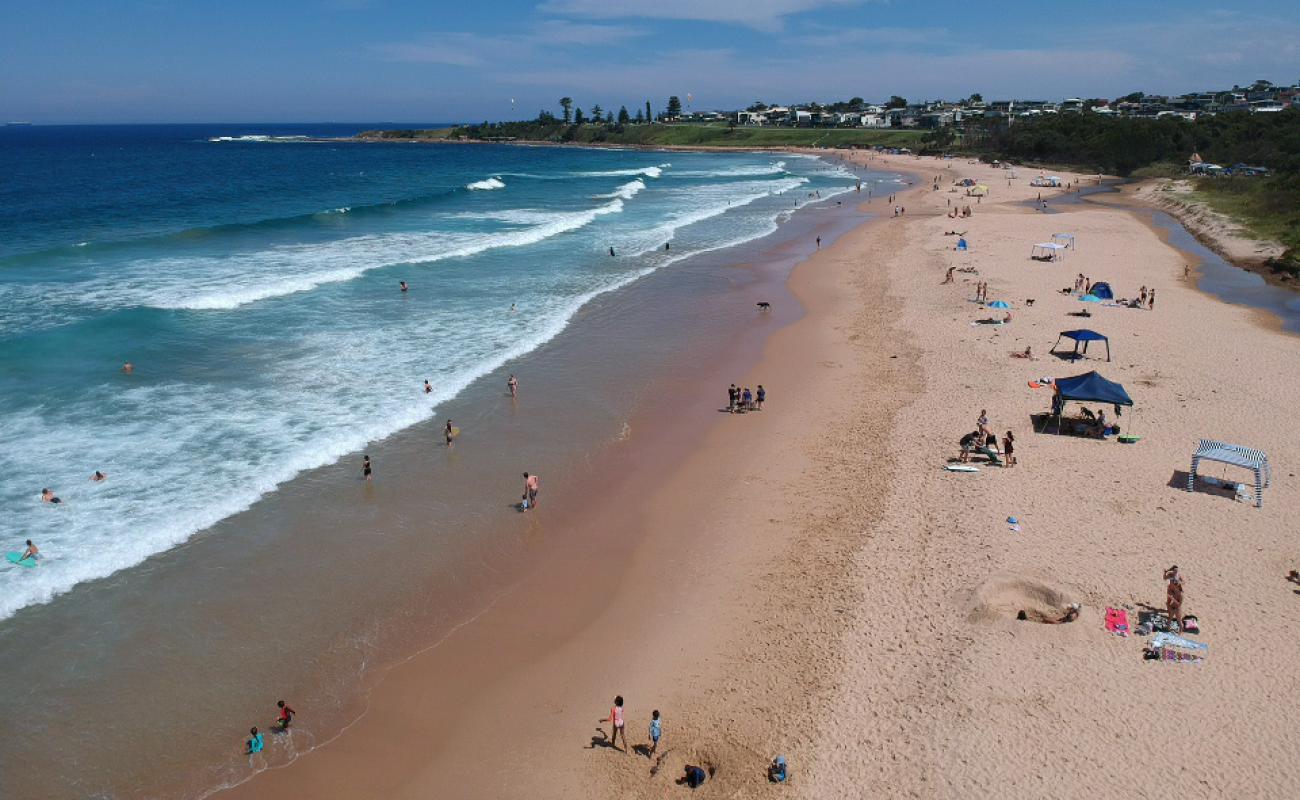 Фото McCauley's Beach с светлый песок поверхностью