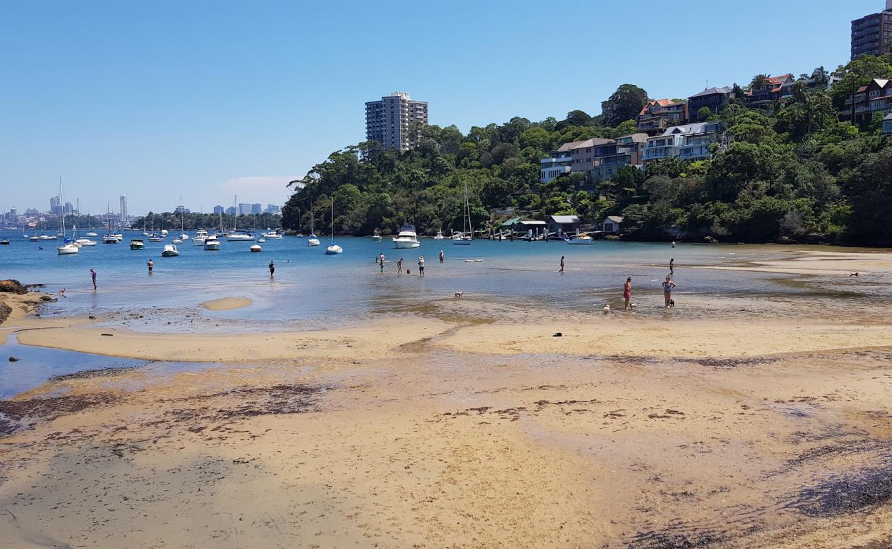 Фото Sirius Cove Beach с светлый песок поверхностью