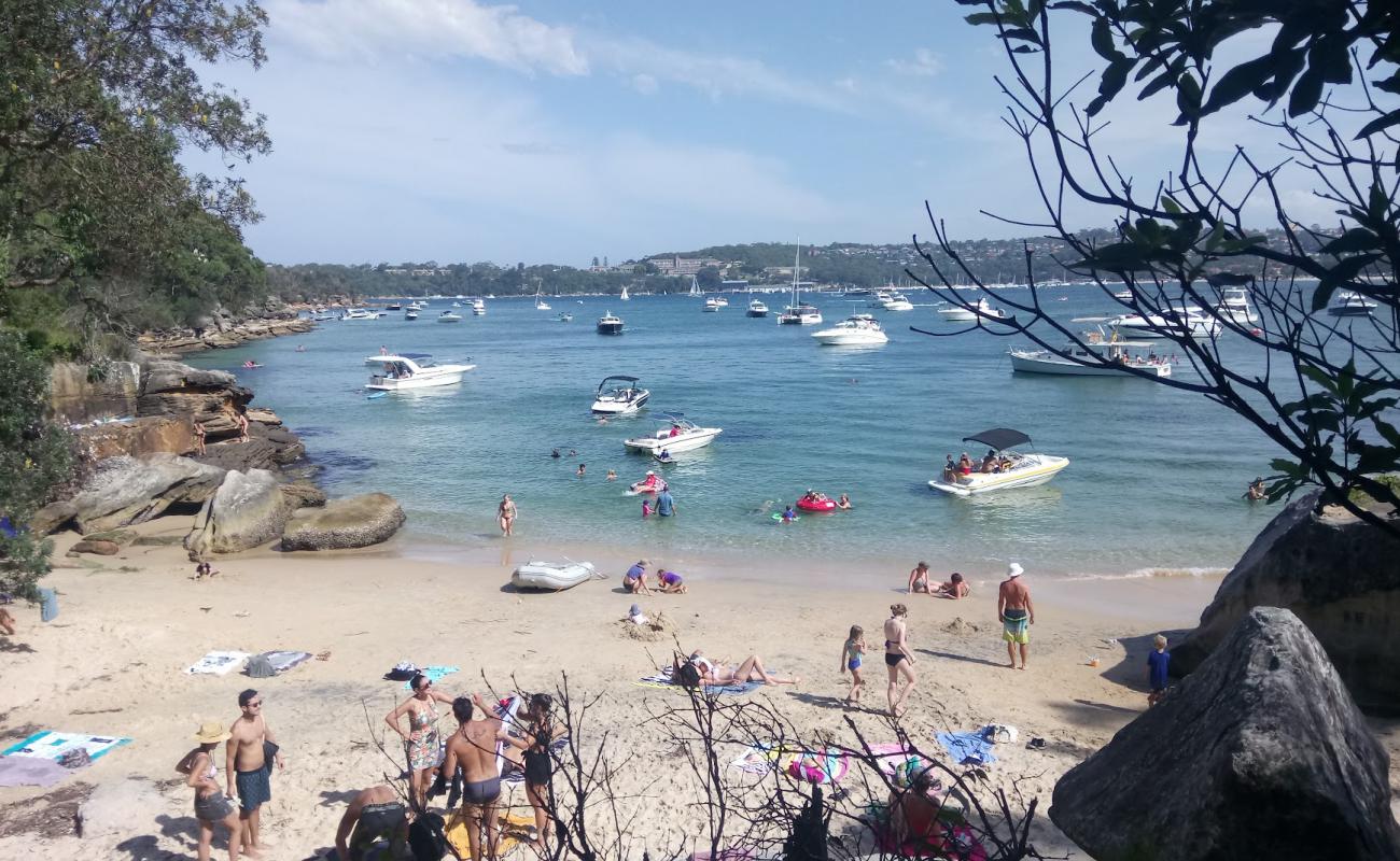 Фото Castle Rock Beach с золотистый песок поверхностью