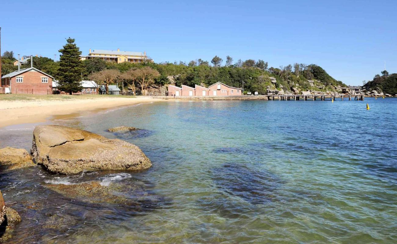 Фото Quarantine Beach с светлый песок поверхностью