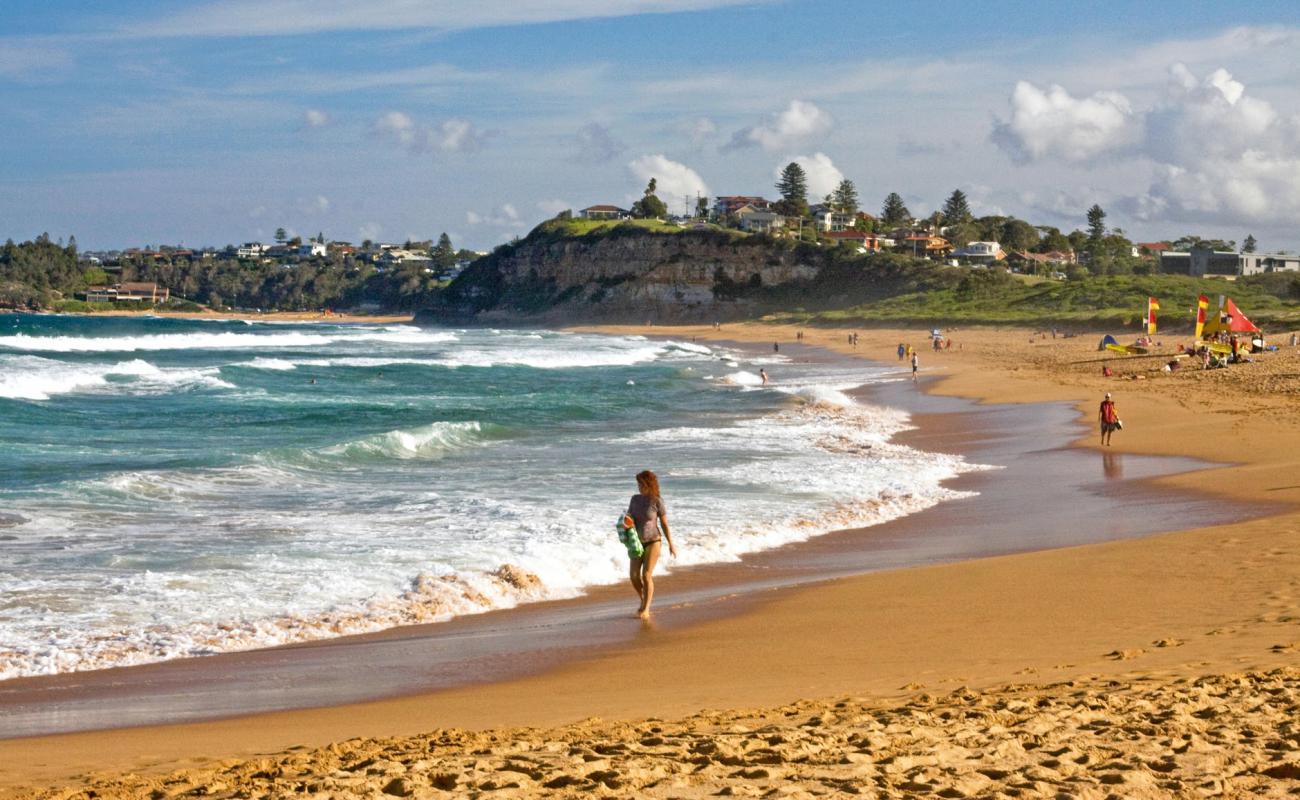 Фото Mona Vale Beach с светлый песок поверхностью