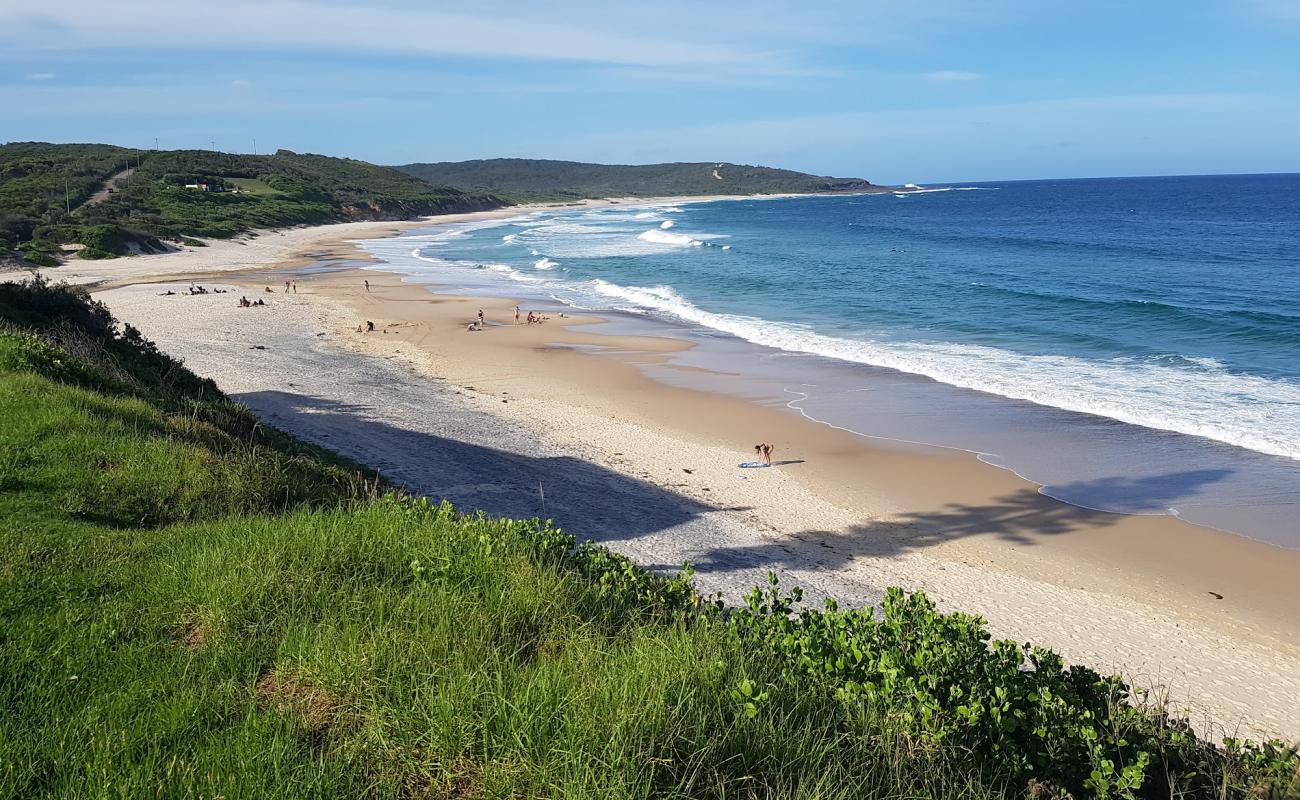 Фото Middle Camp Beach с светлый песок поверхностью