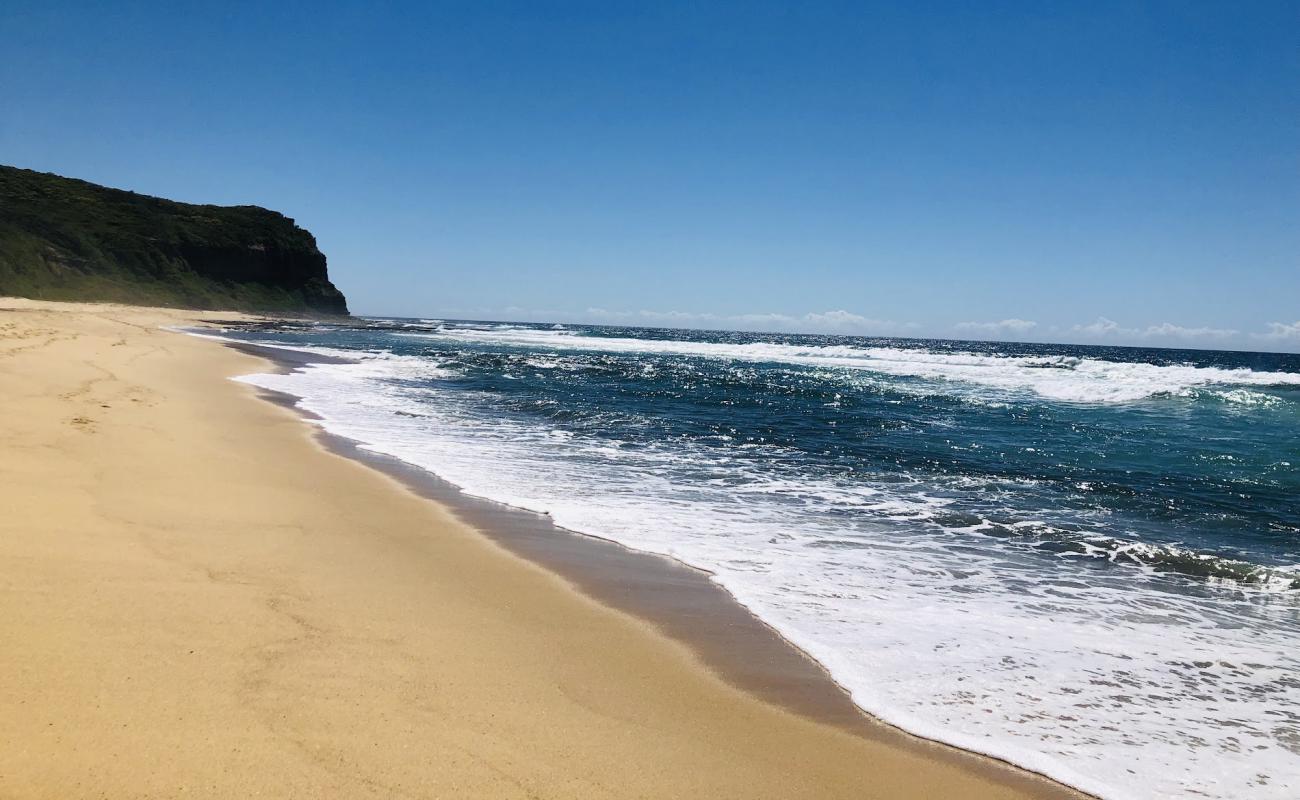 Фото Dudley Beach с светлый песок поверхностью