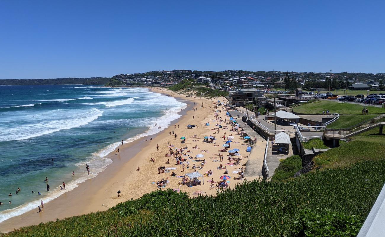 Фото Merewether Beach с светлый песок поверхностью