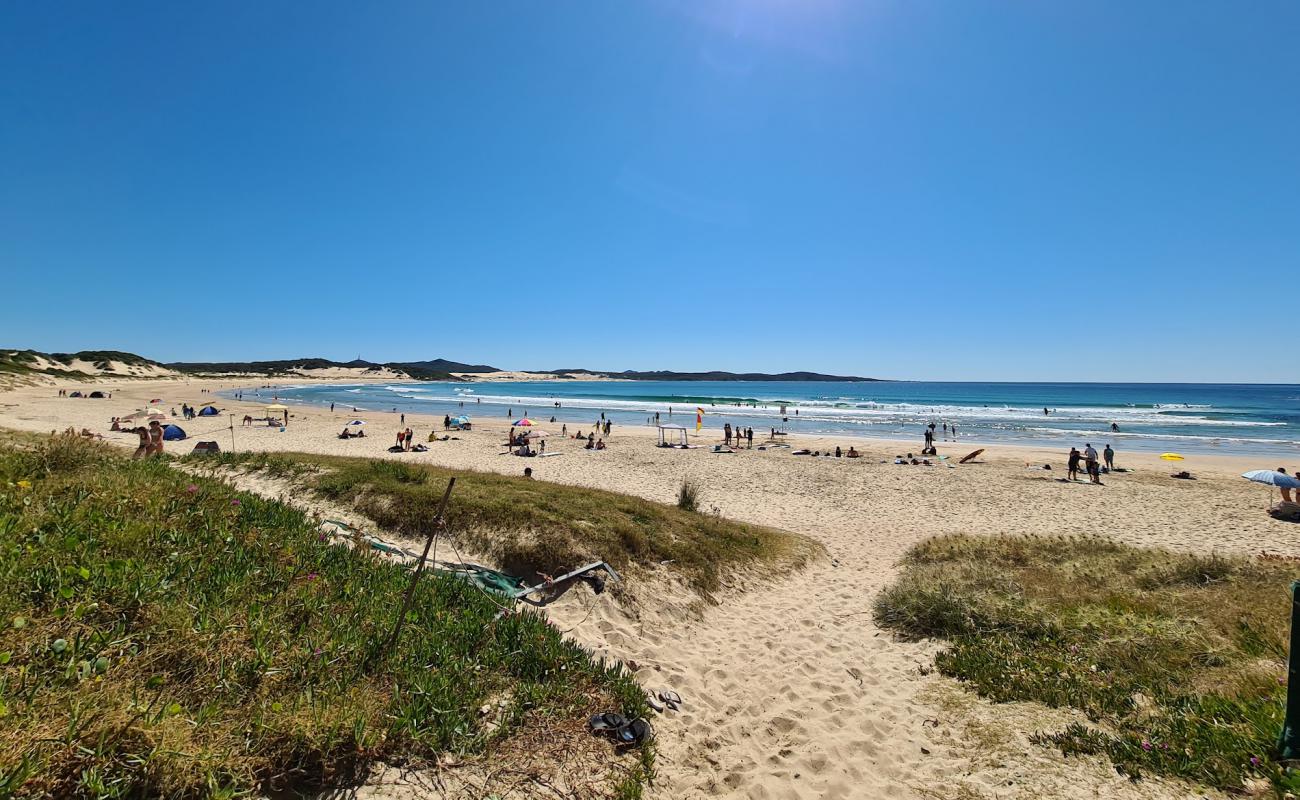 Фото One Mile Beach с светлый песок поверхностью