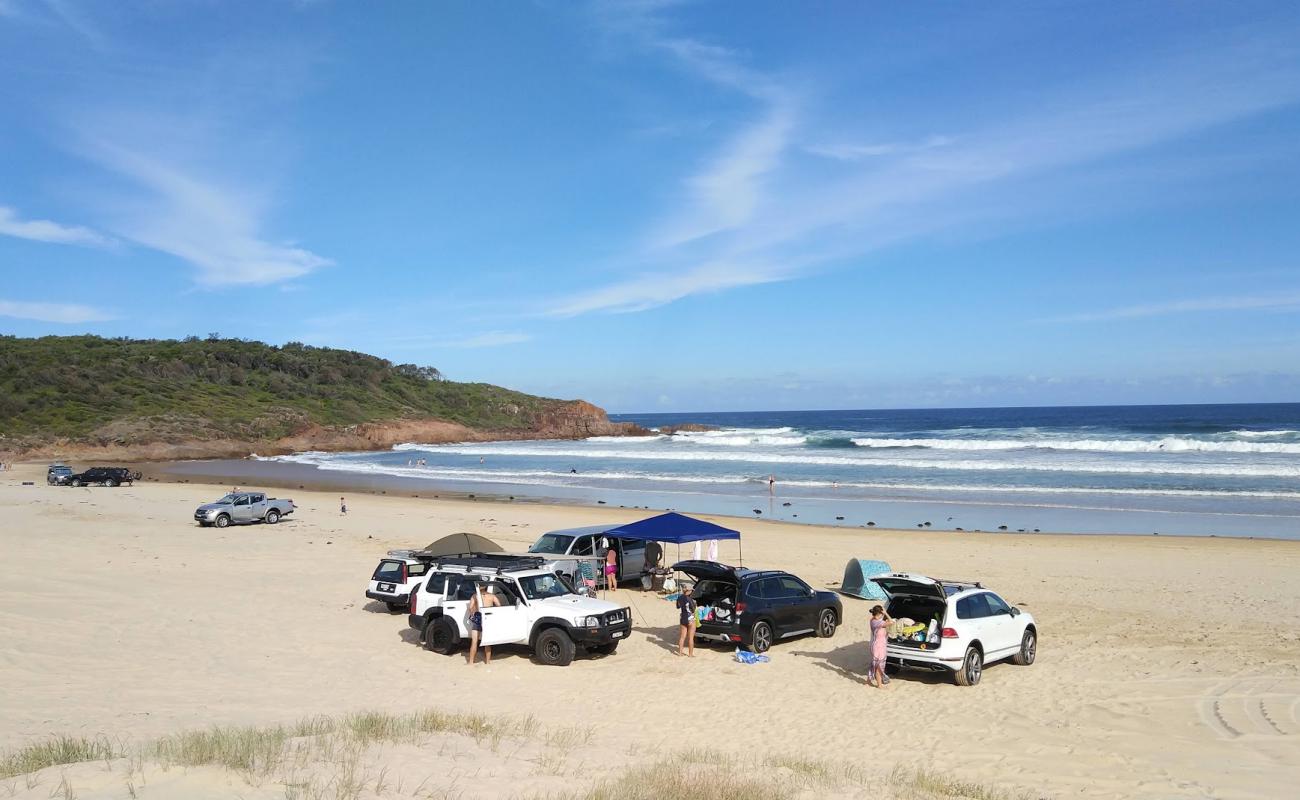 Фото Samurai Beach с светлый песок поверхностью