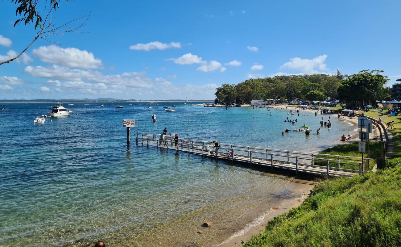 Фото Little Beach Nelson Bay с светлый песок поверхностью