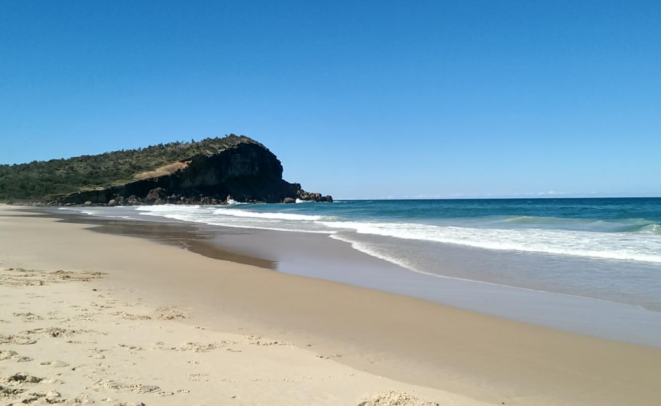 Фото Grants Beach с золотистый песок поверхностью