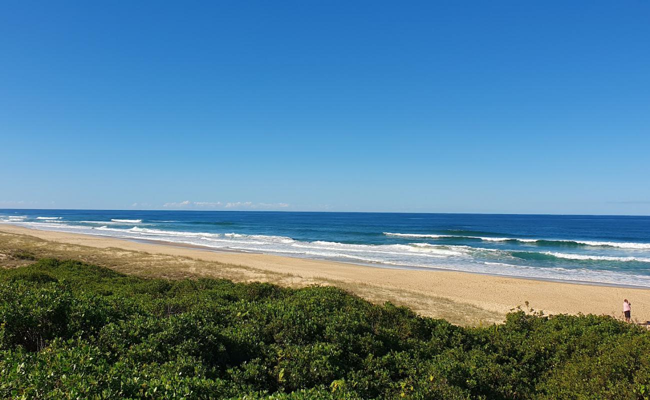 Фото North Beach с светлый песок поверхностью