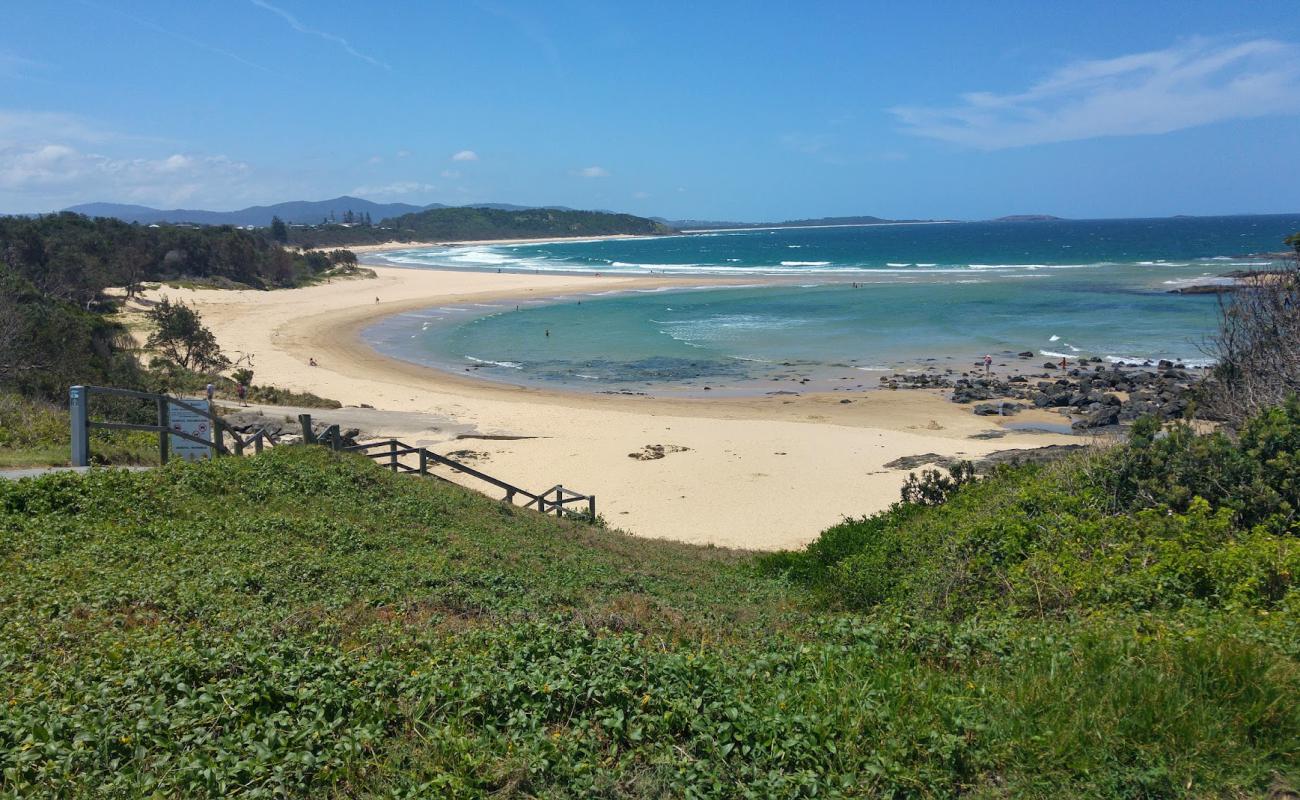 Фото Sawtell Beach с золотистый песок поверхностью