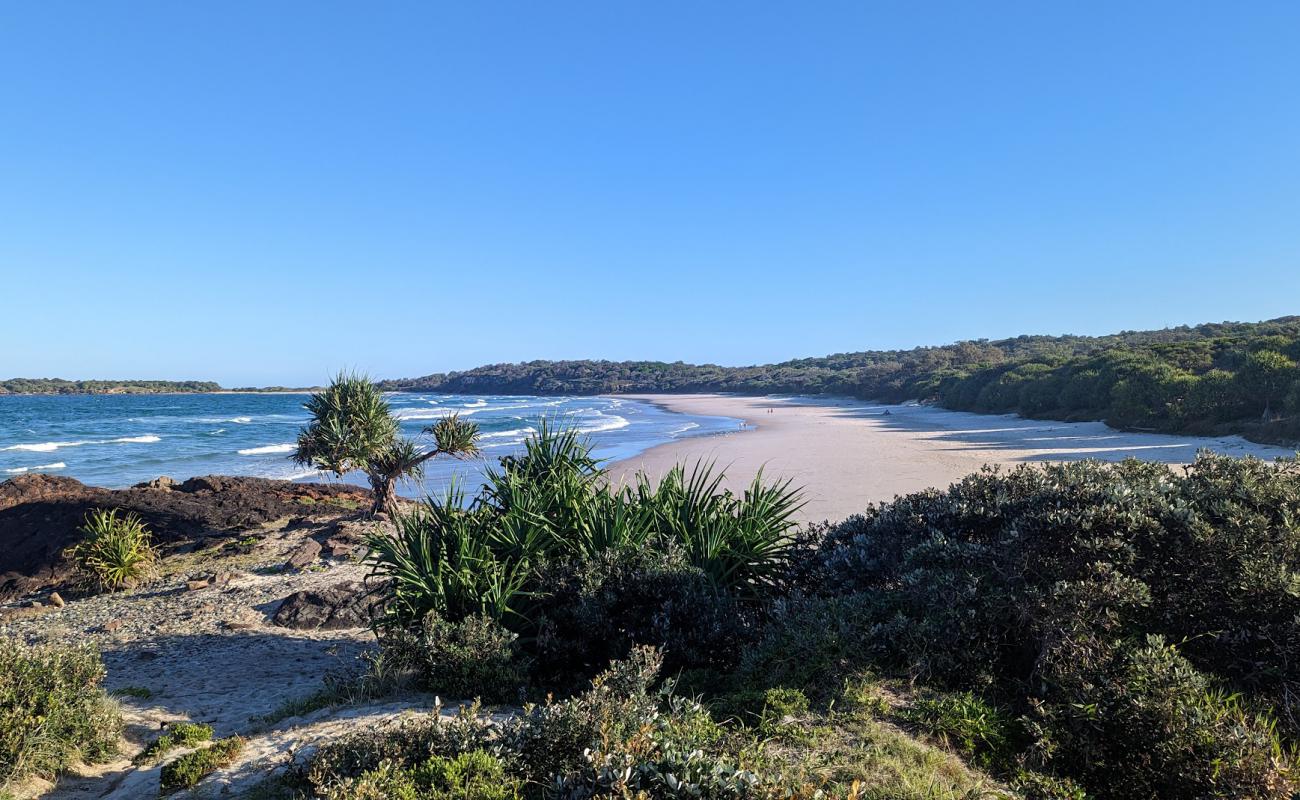 Фото Chinamens Beach с светлый песок поверхностью