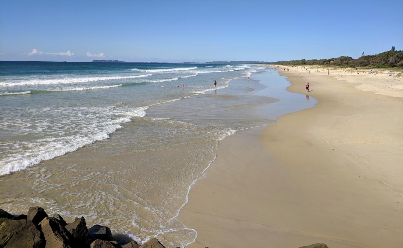 Фото Brunswick Heads Main Beach с золотистый песок поверхностью