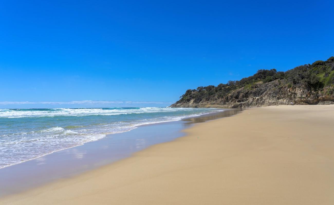 Фото Frenchmans Beach с золотистый песок поверхностью