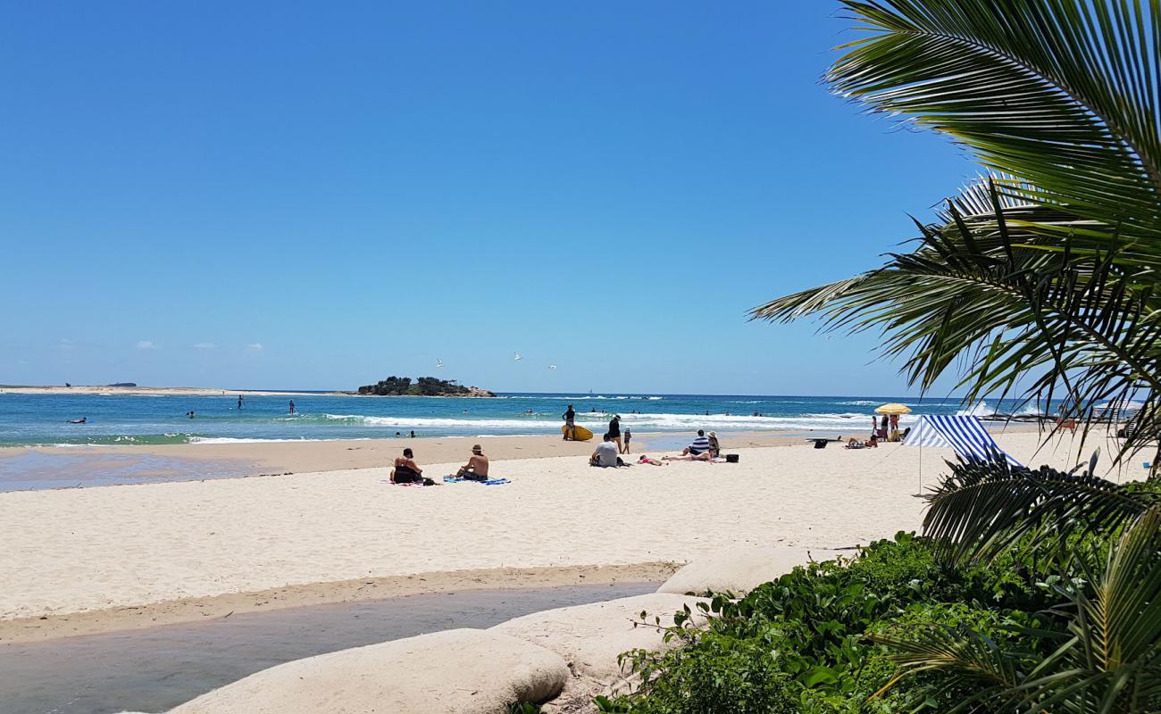 Фото Cotton Tree Beach с светлый песок поверхностью