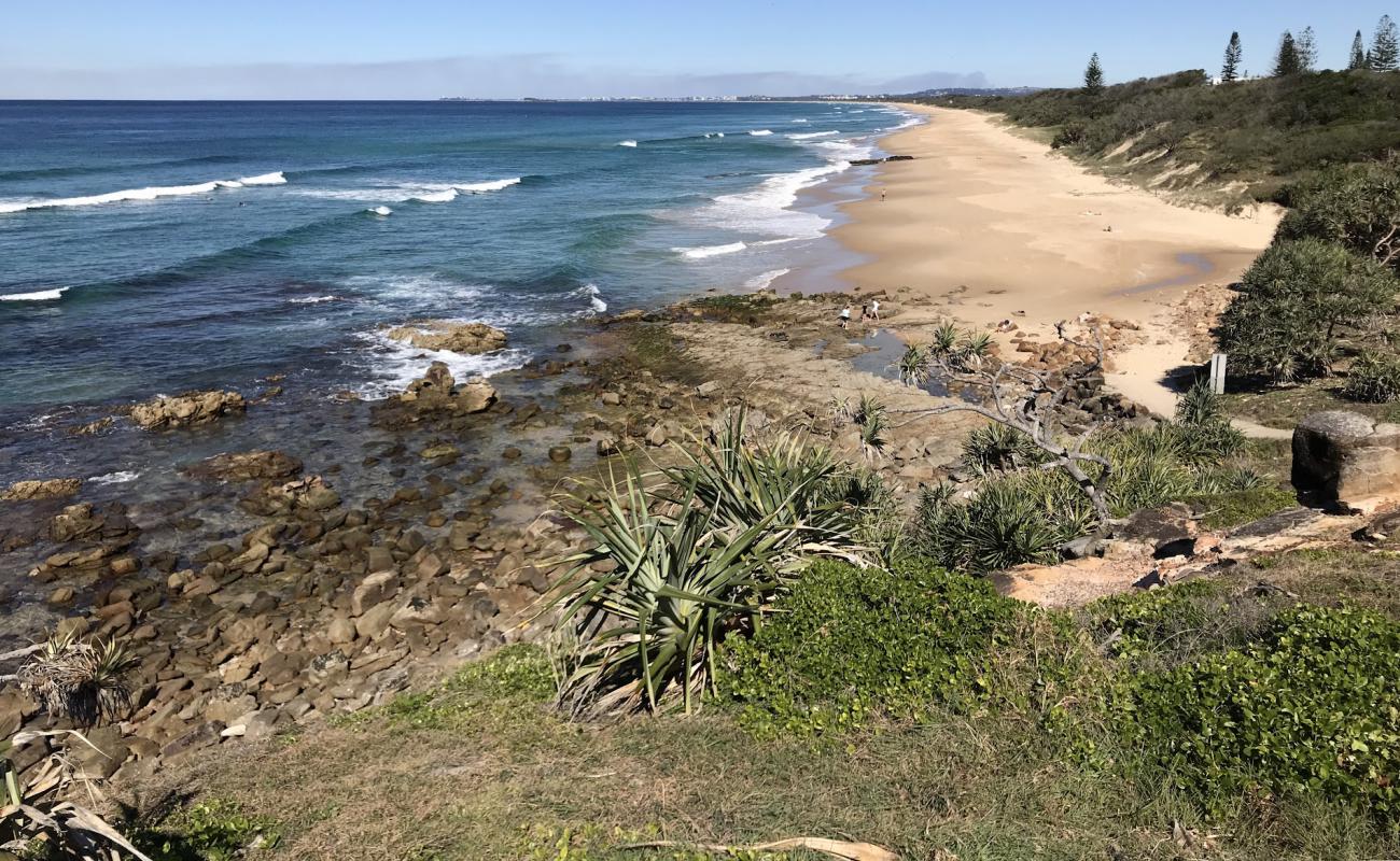 Фото Yaroomba Beach с светлый песок поверхностью