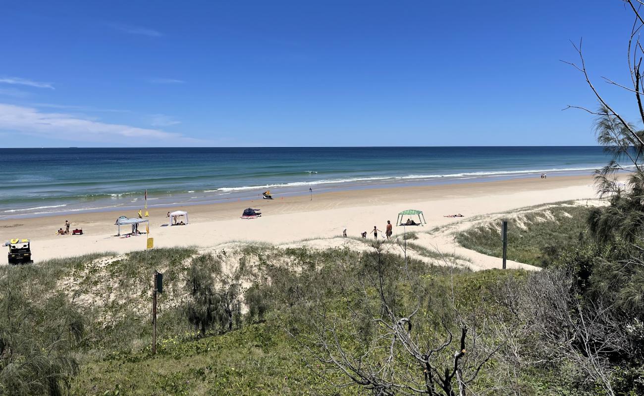 Фото Peregian Beach с золотистый песок поверхностью