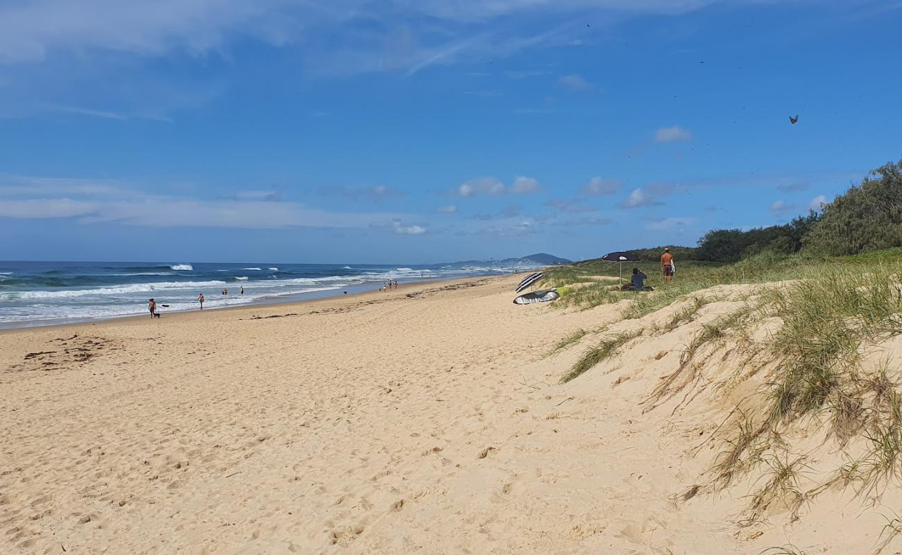 Фото Castaways Beach с золотистый песок поверхностью