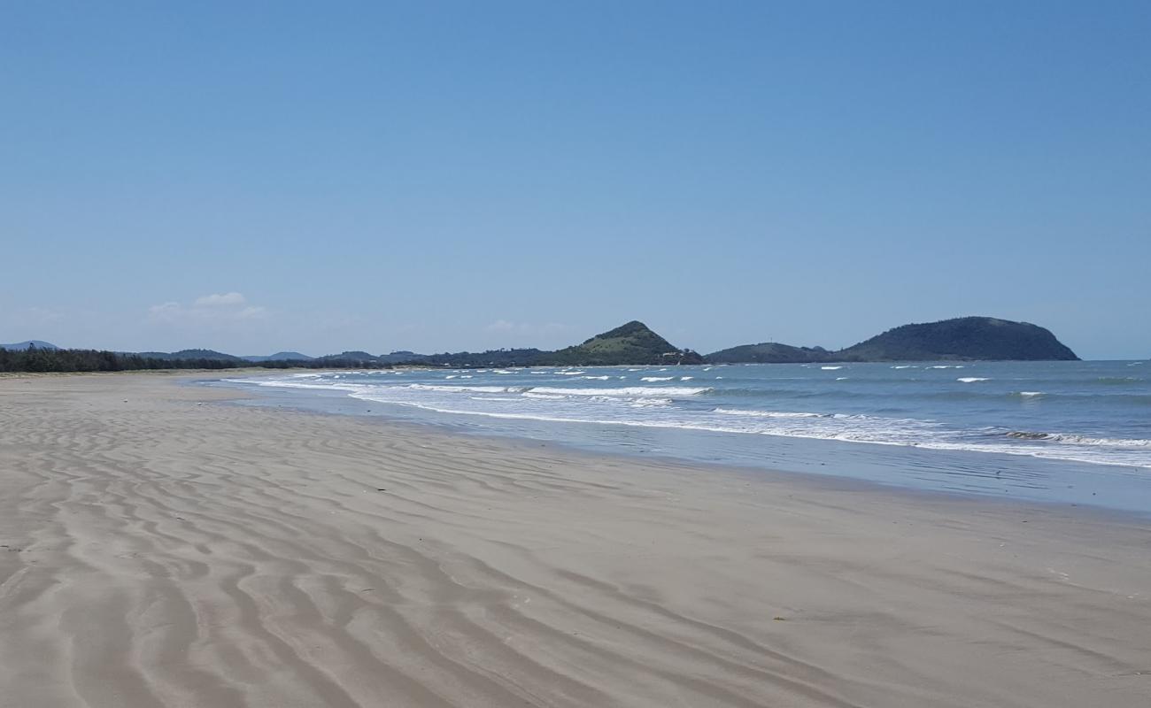 Фото Kinka Beach с светлый песок поверхностью