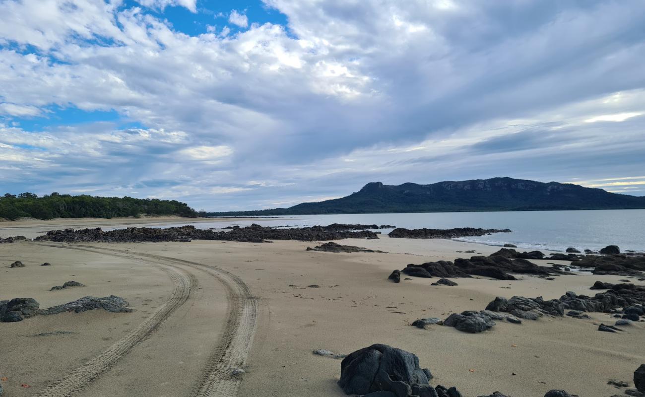 Фото Belmunda Beach с светлый песок поверхностью