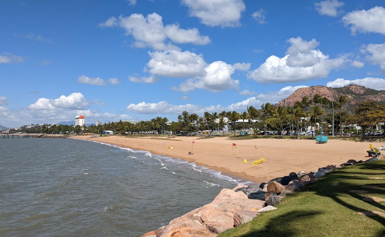 Фото Strand Park Beach с светлый песок поверхностью