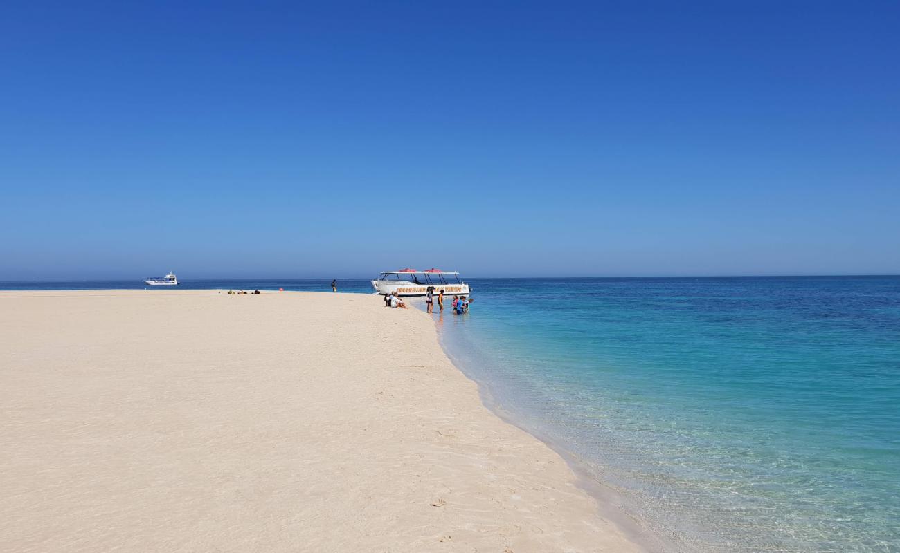 Фото Paradise Beach с золотистый песок поверхностью