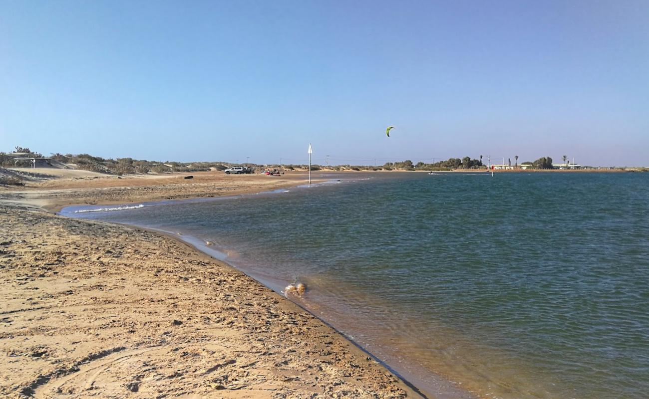 Фото Pelican Point Beach с светлый песок поверхностью