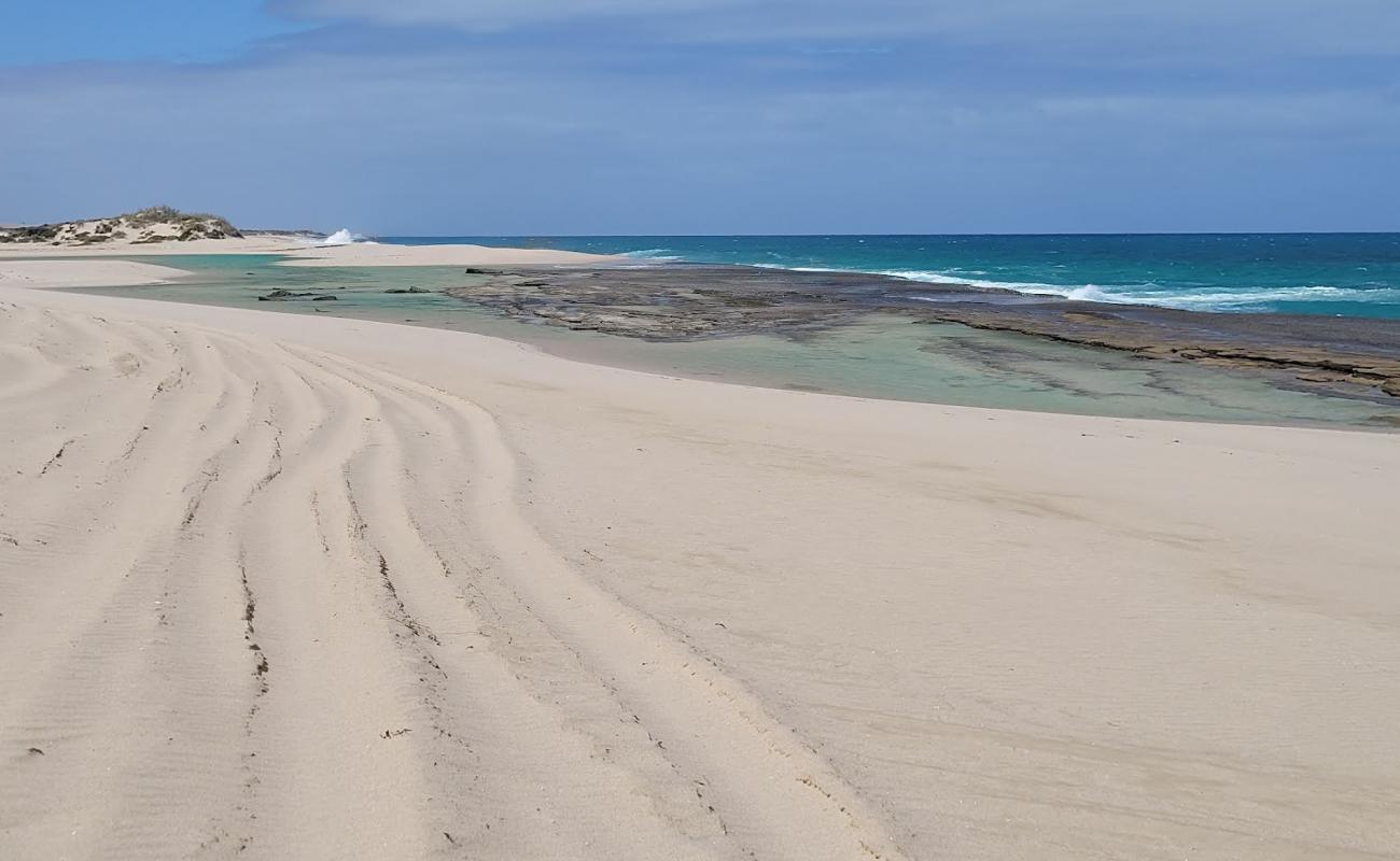 Фото Wagoe Beach с золотистый песок поверхностью