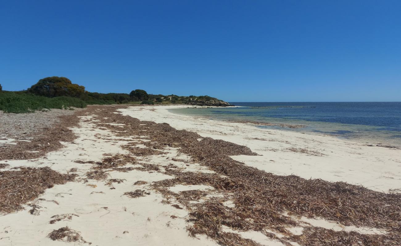 Фото Little Anchorage Beach с золотистый песок поверхностью