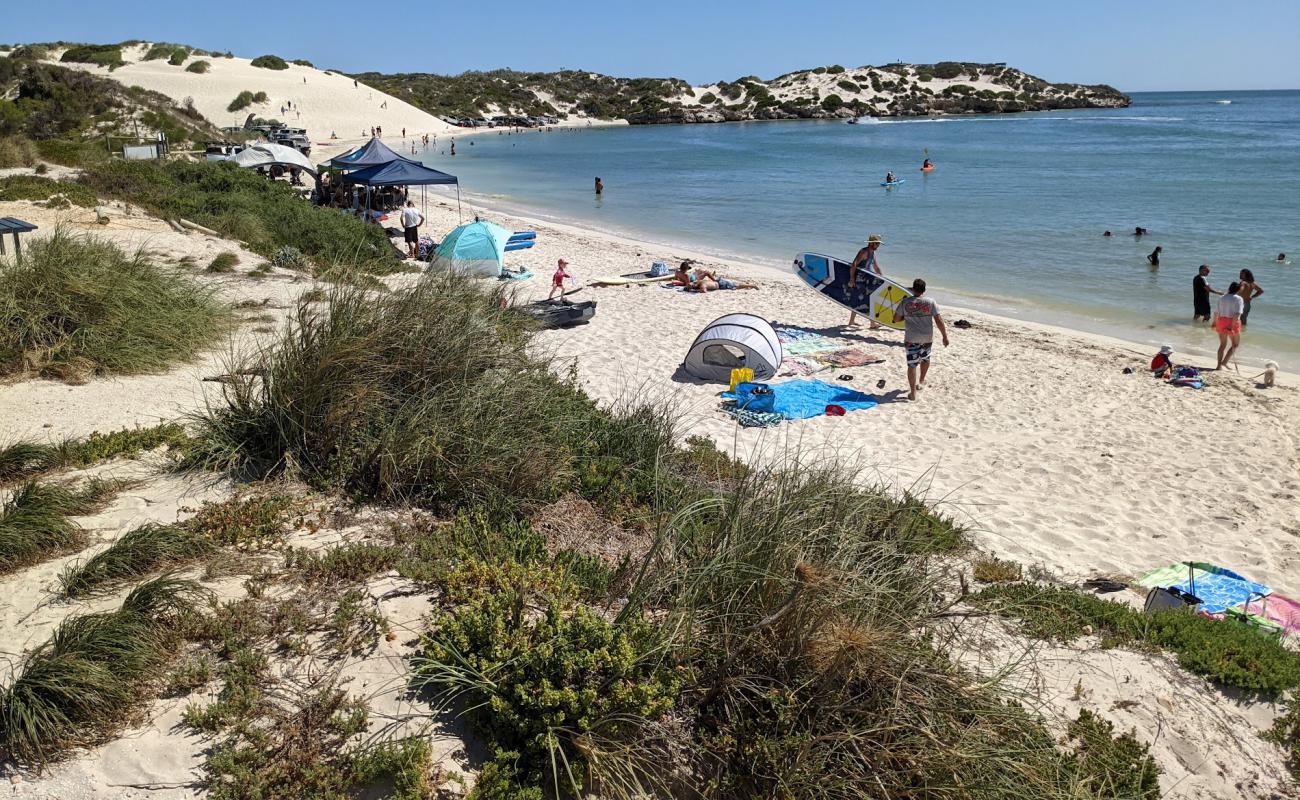 Фото Sandy Cape Beach с белый песок поверхностью