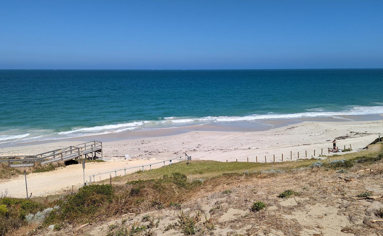 Фото Seabird Beach с белый песок поверхностью