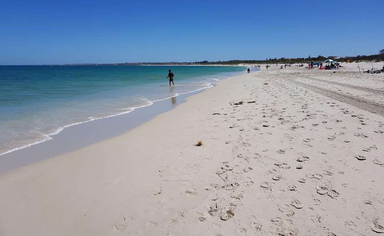 Фото Whitfofds Beach с светлый песок поверхностью