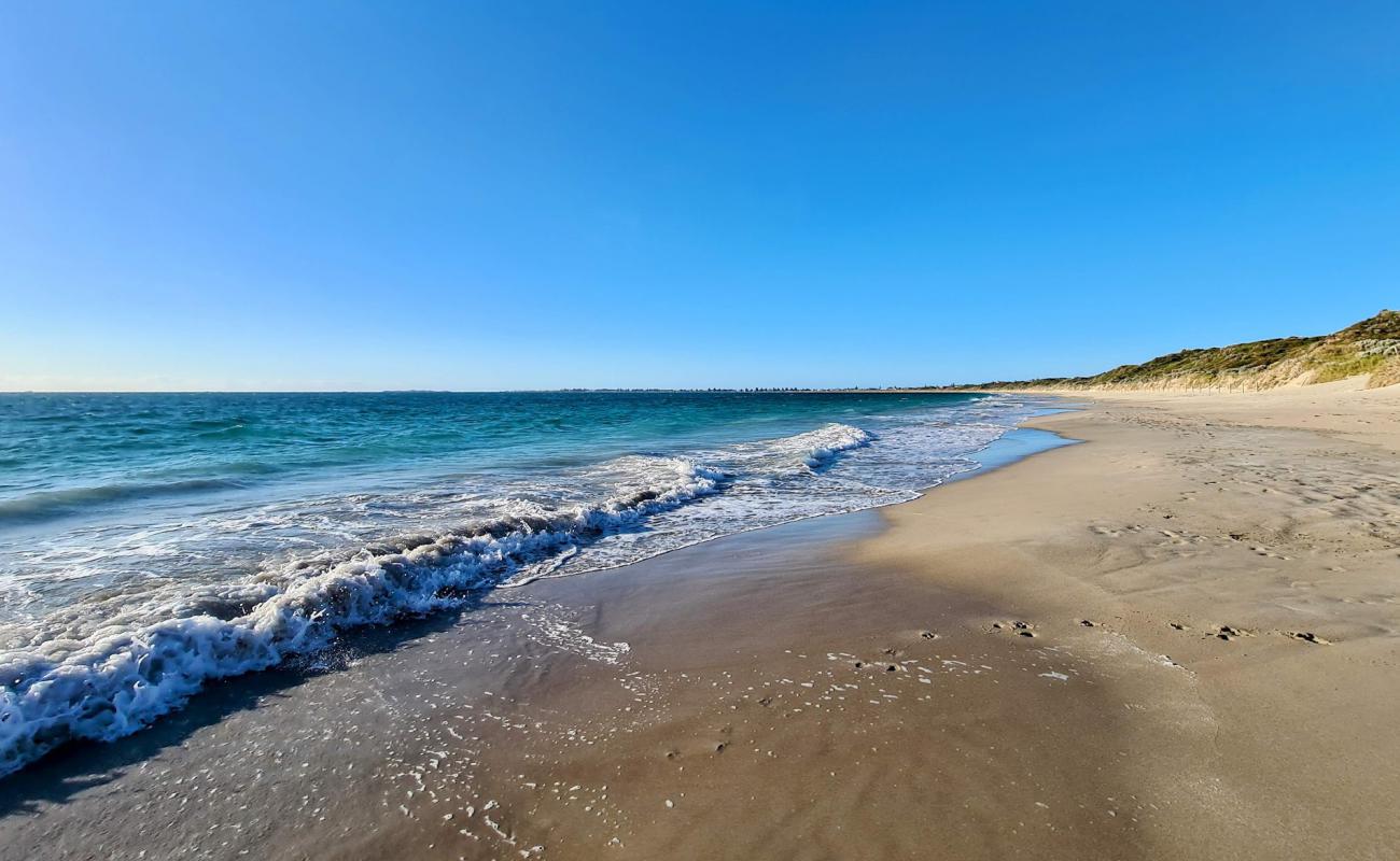 Фото Port Kennedy Nudist Beach с светлый песок поверхностью