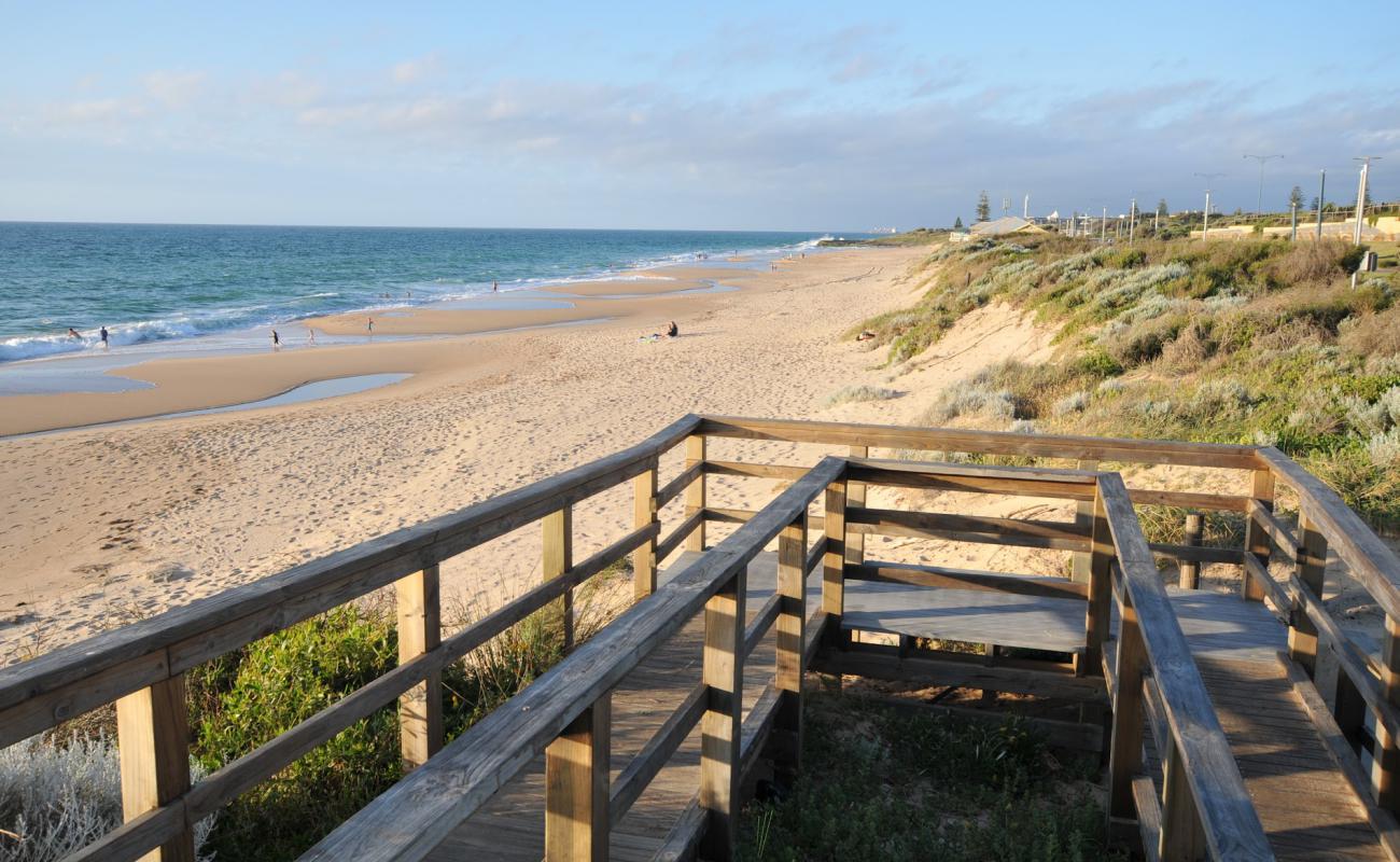 Фото Bunbury Beach с светлый песок поверхностью