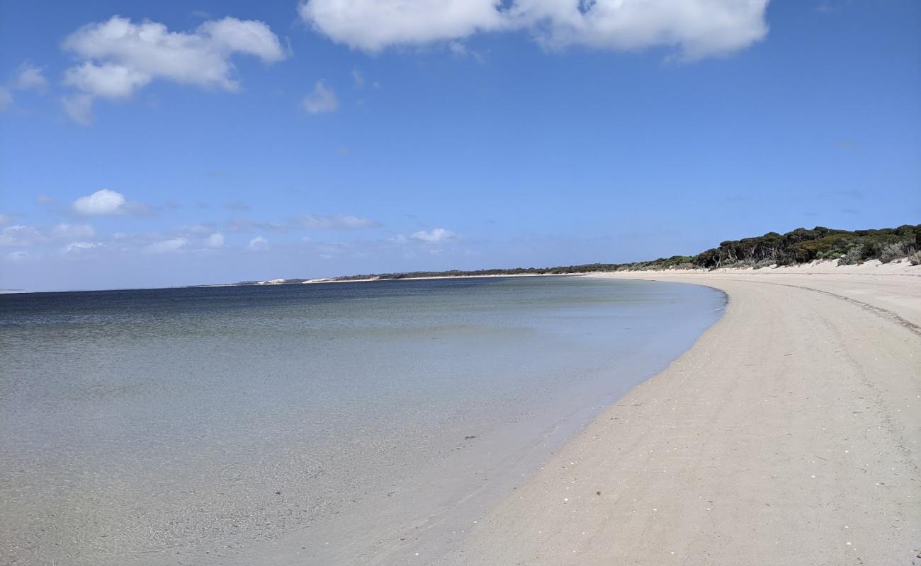 Фото Morgans Landing Beach с светлый песок поверхностью