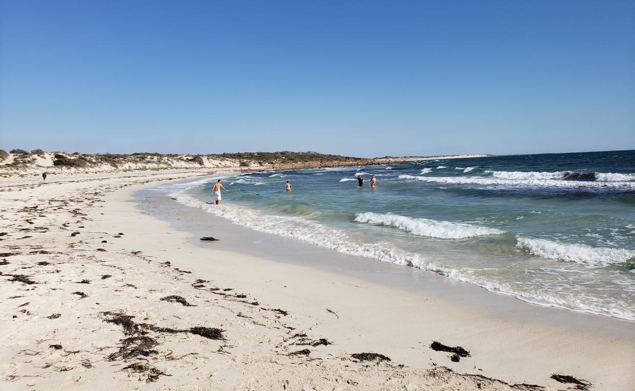 Фото Rifle Butts Beach с светлый песок поверхностью